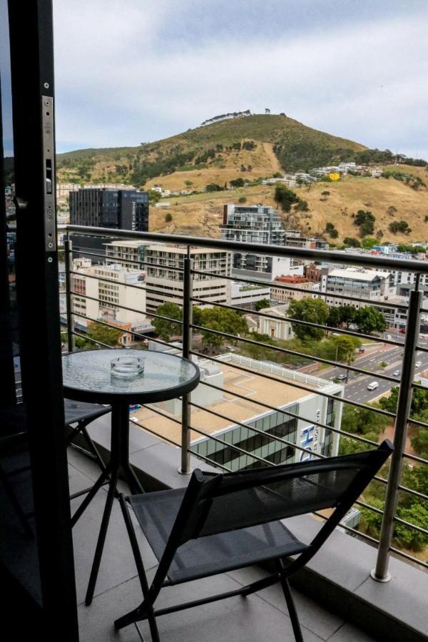 2218 At 16 On Bree Apartment Cape Town Bagian luar foto